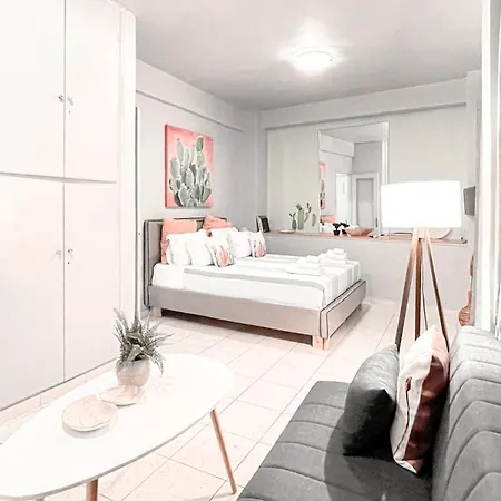 Cute 1br Apt With Balcony In The Heart Of The Apartment *