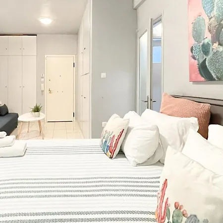 Cute 1br Apt With Balcony In The Heart Of The *