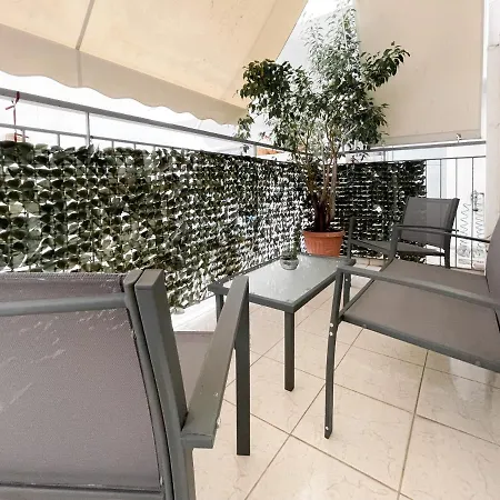 Cute 1br Apt With Balcony In The Heart Of The Apartment *