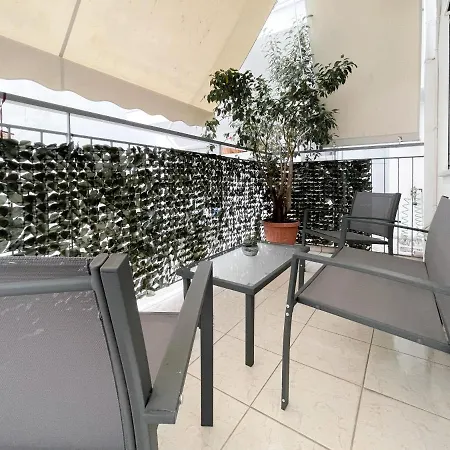 Cute 1br Apt With Balcony In The Heart Of The Apartment